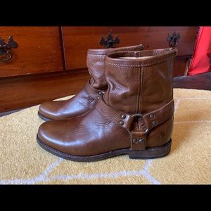 Frye Phillip short boots.